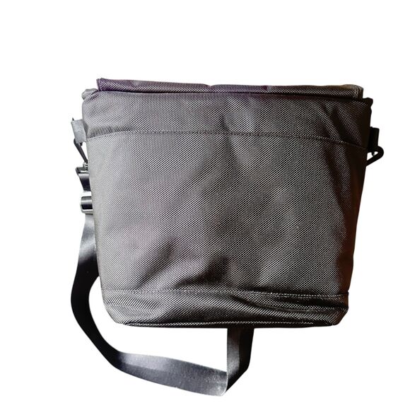 NEW NWT PACKIT Freezable Brooklyn Crossbody Cooler Black